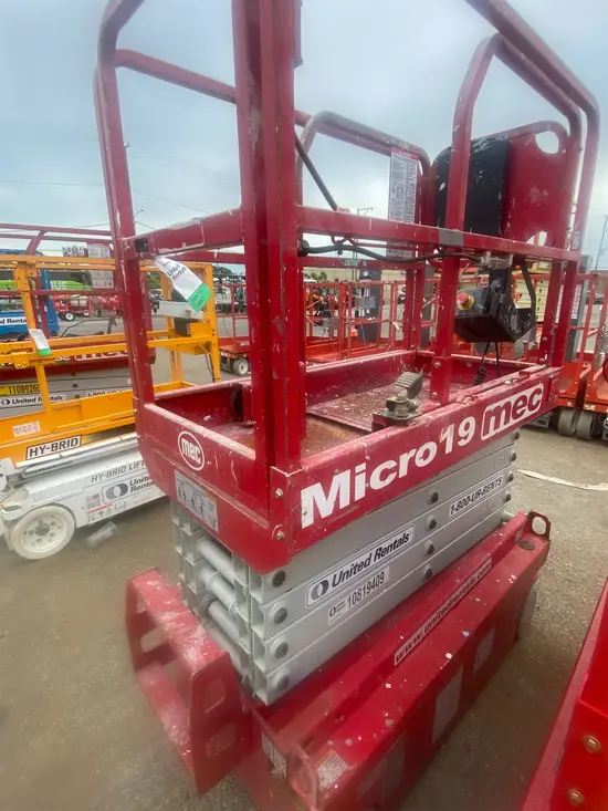 2018 MEC MICRO 19 Scissor Lift