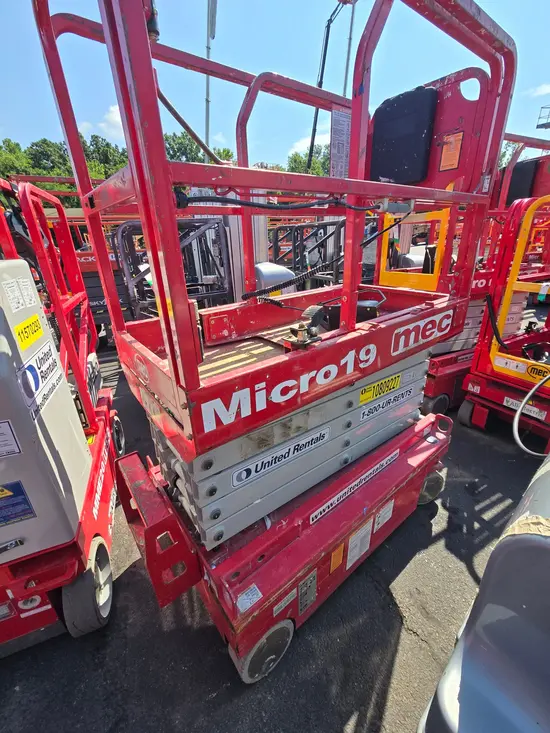 2018 MEC MICRO 19 Scissor Lift