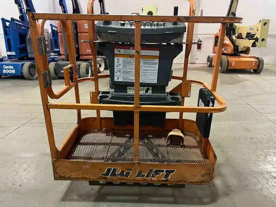 2013 JLG E400AJPN Articulating Boom Lift