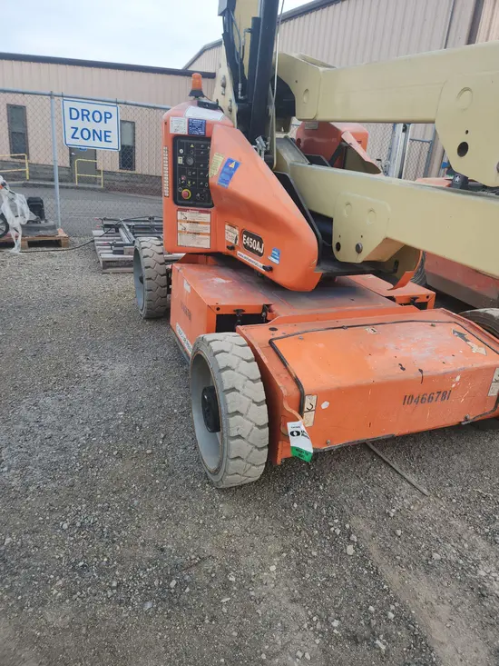 2016 JLG E450AJ Articulating Boom Lift