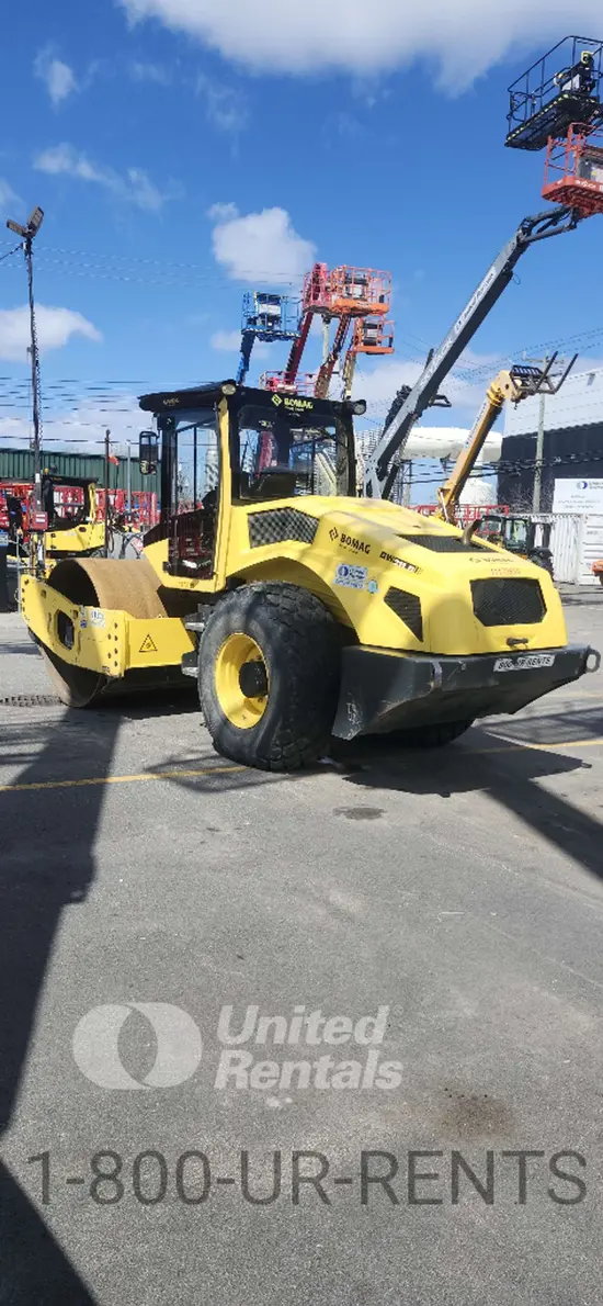 2021 BOMAG BW211D-5 Single Drum Roller