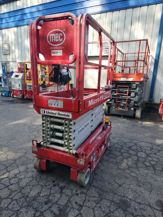 2018 MEC MICRO 19 Scissor Lift