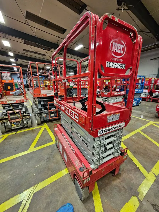 2018 MEC MICRO 19 Scissor Lift