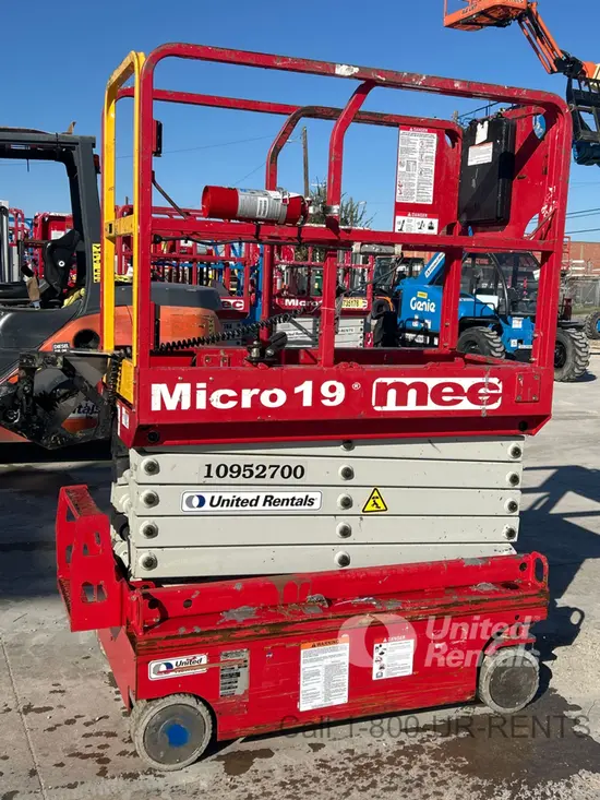 2019 MEC MICRO 19 Scissor Lift