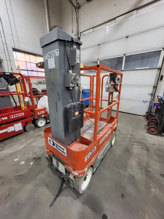2013 Skyjack SJ16 Self-Propelled One-Person Lift