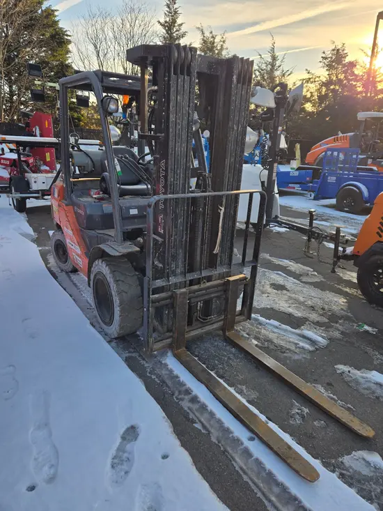 2018 Toyota 8FGU30 Warehouse Forklift