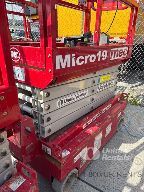 2018 MEC MICRO 19 Scissor Lift