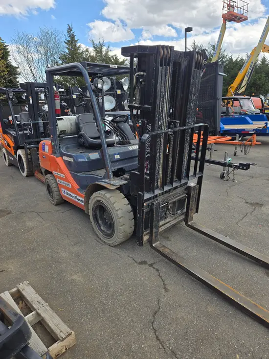 2018 Toyota 8FGU30 Warehouse Forklift