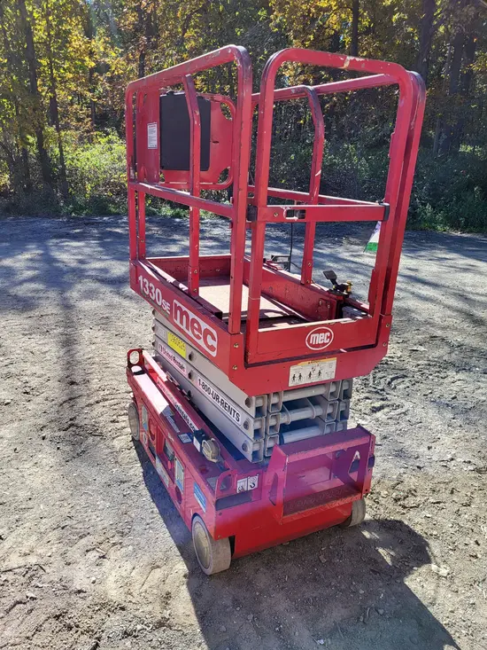 2019 MEC 1330SE Scissor Lift