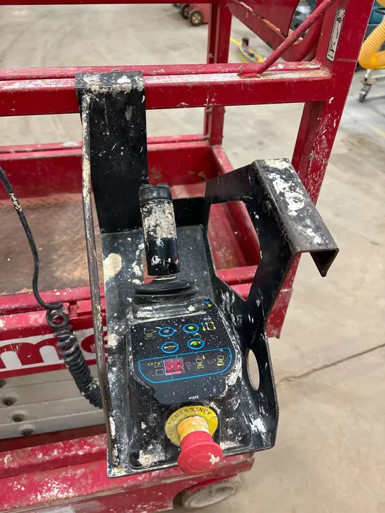 2018 MEC MICRO 19 Scissor Lift