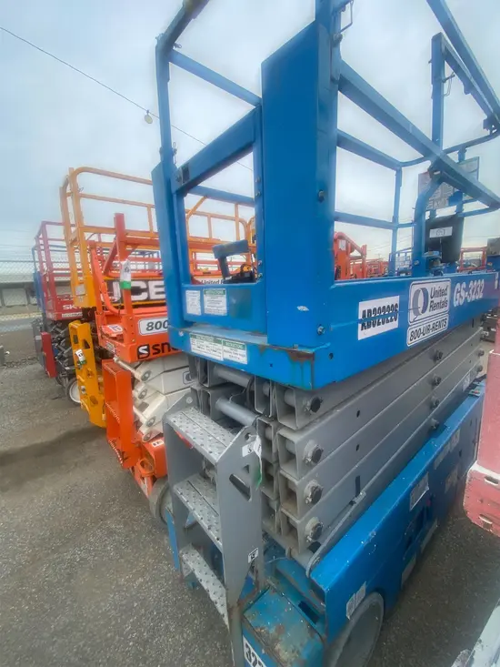 2017 Genie GS-3232 Scissor Lift