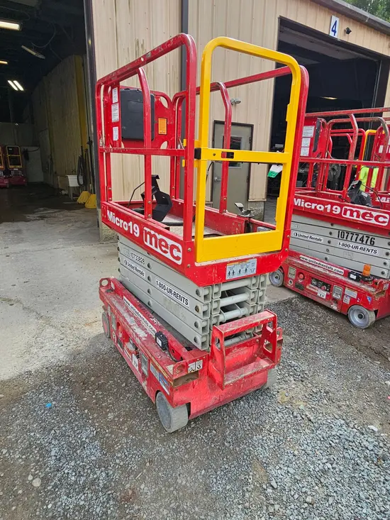 2018 MEC MICRO 19 Scissor Lift