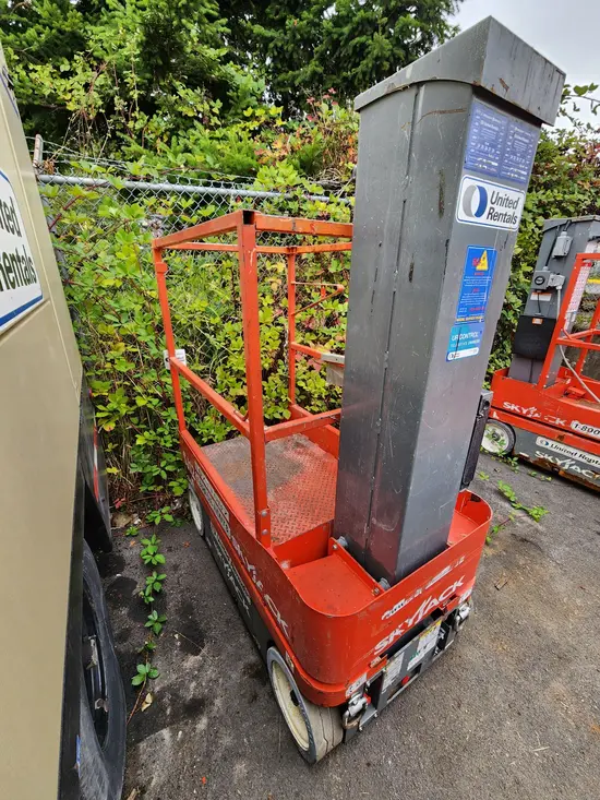 2018 Skyjack SJ12 Self-Propelled One-Person Lift