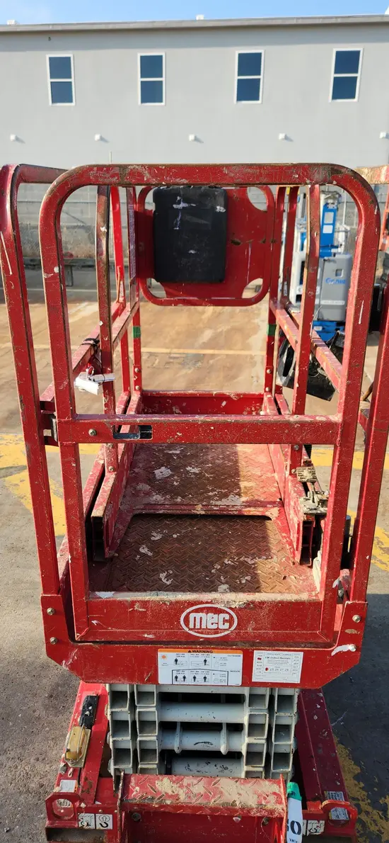 2019 MEC MICRO 19 Scissor Lift