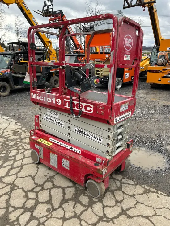 2018 MEC MICRO 19 Scissor Lift