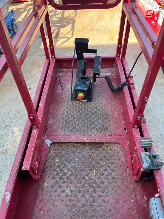 2018 MEC MICRO 19 Scissor Lift