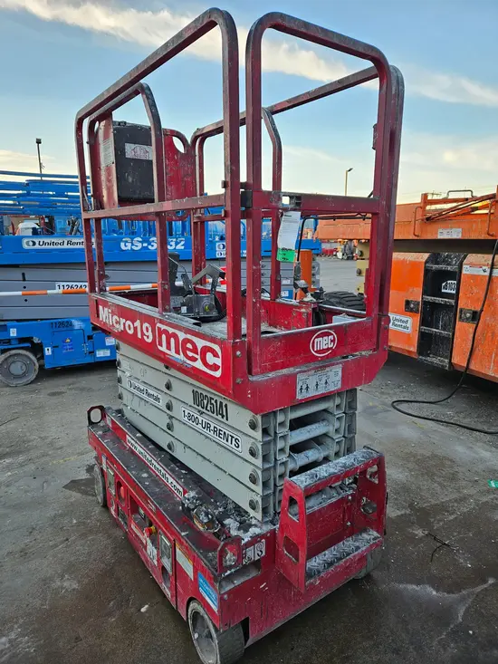 2018 MEC MICRO 19 Scissor Lift