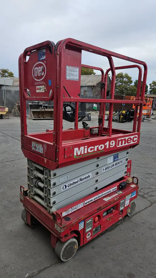 2019 MEC MICRO 19 Scissor Lift