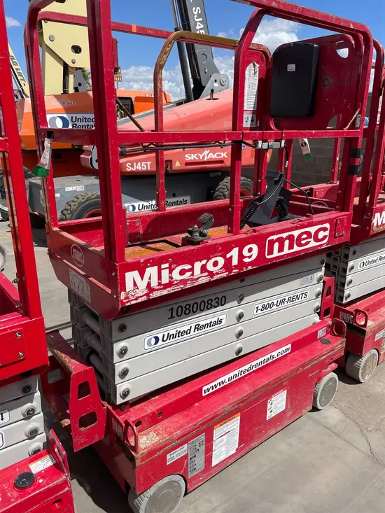 2018 MEC MICRO 19 Scissor Lift