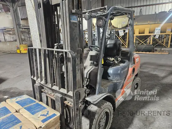 2018 Toyota 8FGU30 Warehouse Forklift