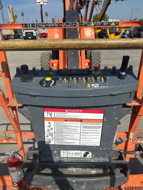 2017 JLG 800AJ Articulating Boom Lift