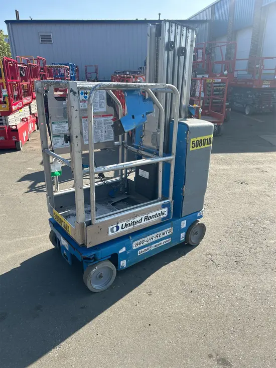 2017 Genie GR-20 Self-Propelled One-Person Lift