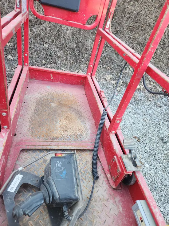 2018 MEC MICRO 19 Scissor Lift