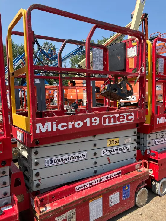 2018 MEC MICRO 19 Scissor Lift