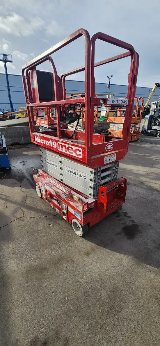 2018 MEC MICRO 19 Scissor Lift