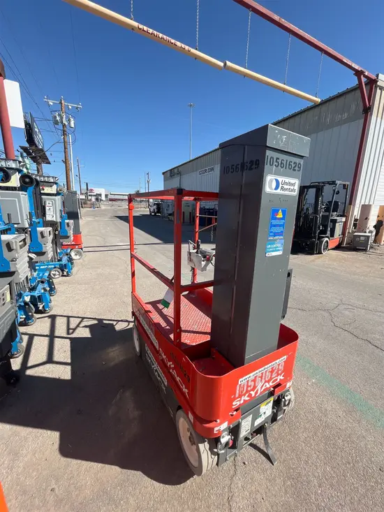 2017 Skyjack SJ16 Self-Propelled One-Person Lift