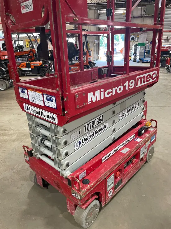 2018 MEC MICRO 19 Scissor Lift