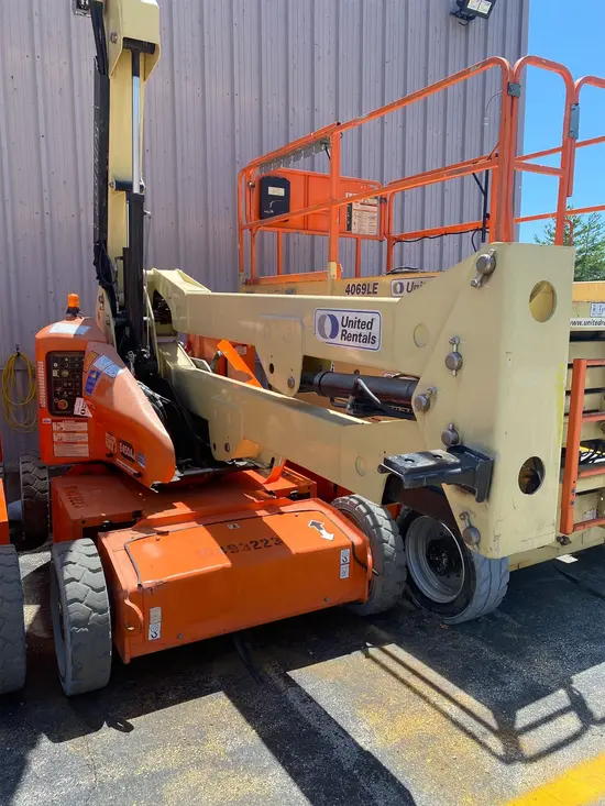 2016 JLG E450AJ Articulating Boom Lift