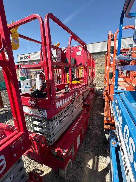 2018 MEC MICRO 19 Scissor Lift
