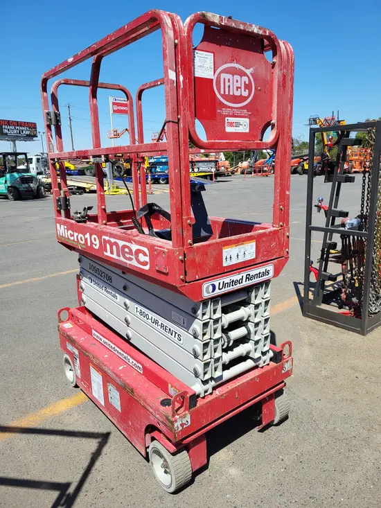 2019 MEC MICRO 19 Scissor Lift