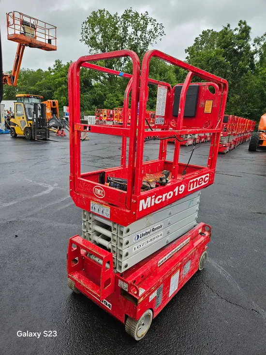 2018 MEC MICRO 19 Scissor Lift