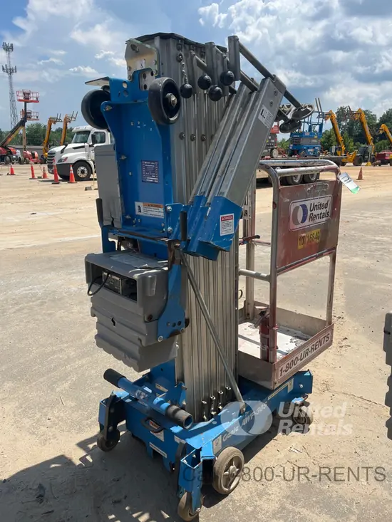 2018 Genie AWP-30SDC Pusharound Lift