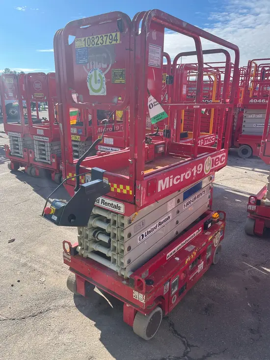 2018 MEC MICRO 19 Scissor Lift