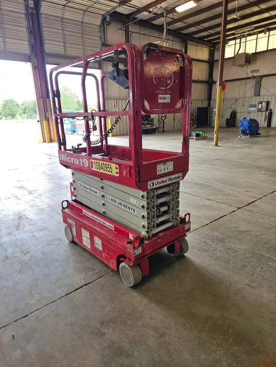2018 MEC MICRO 19 Scissor Lift
