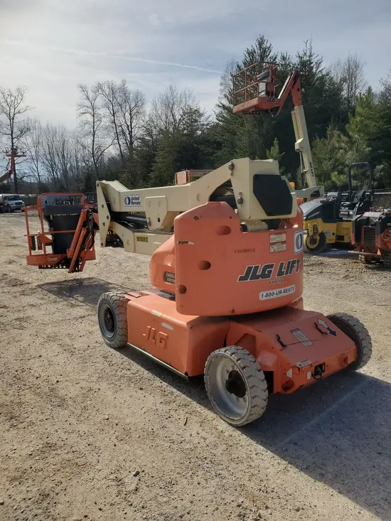 2013 JLG E400AJPN Articulating Boom Lift