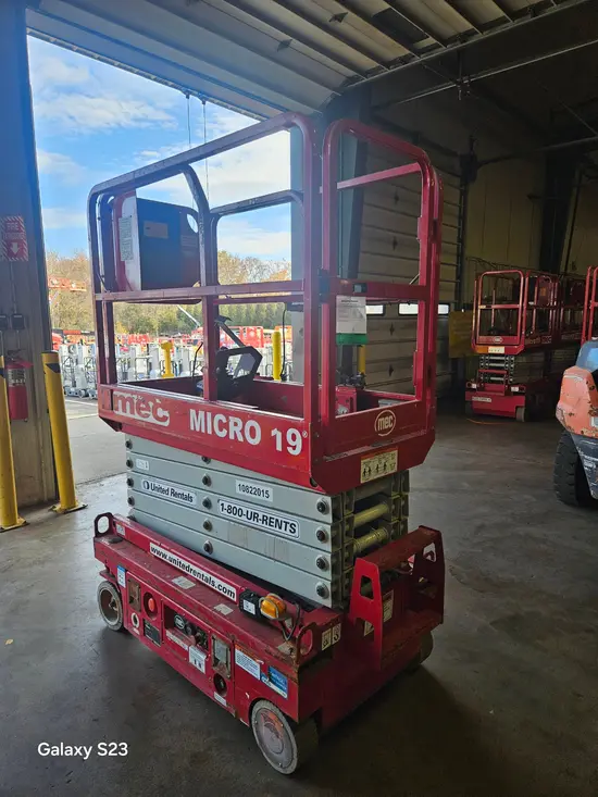 2018 MEC MICRO 19 Scissor Lift
