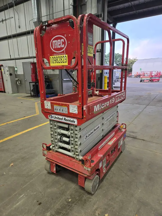 2019 MEC MICRO 19 Scissor Lift