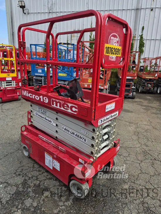 2018 MEC MICRO 19 Scissor Lift