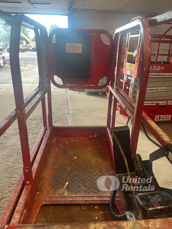 2018 MEC MICRO 19 Scissor Lift