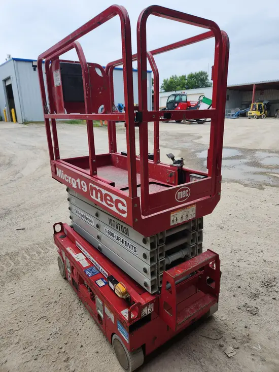 2018 MEC MICRO 19 Scissor Lift