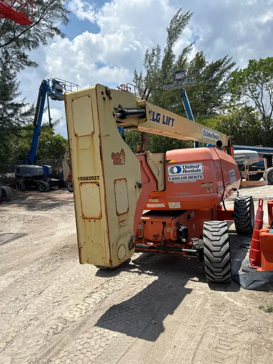 2017 JLG 800AJ Articulating Boom Lift