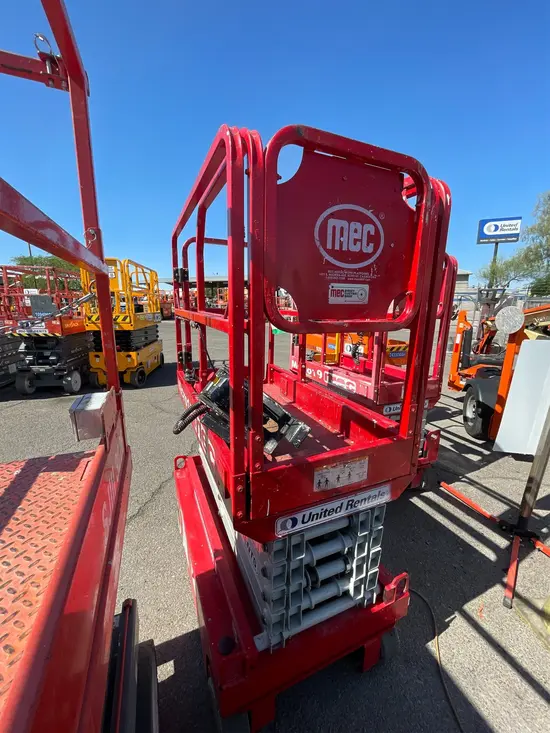 2019 MEC MICRO 19 Scissor Lift