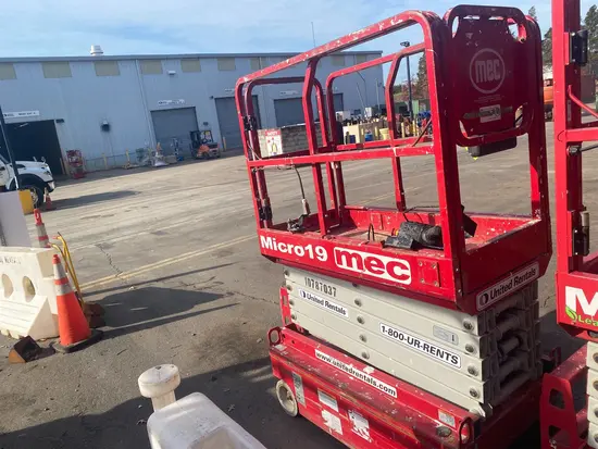 2018 MEC MICRO 19 Scissor Lift