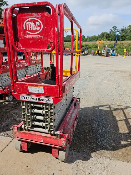 2018 MEC MICRO 19 Scissor Lift