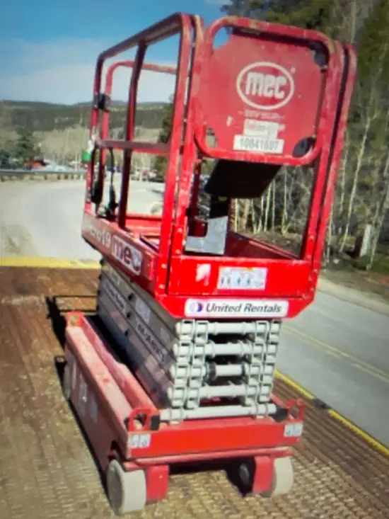 2018 MEC MICRO 19 Scissor Lift
