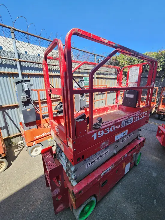 2018 MEC 1930SE Scissor Lift